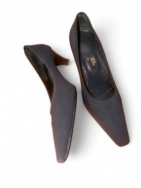 Women’s Classic Black Mid-Heel Pumps